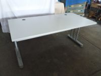 schwerer Schreibtisch mit Metallfüßen 160 cm Bayern - Küps Vorschau