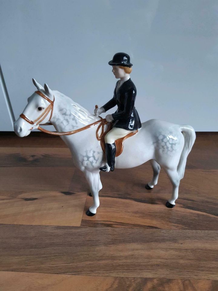 Beswick Porzellan Reiterin und Pferd in Tönisvorst