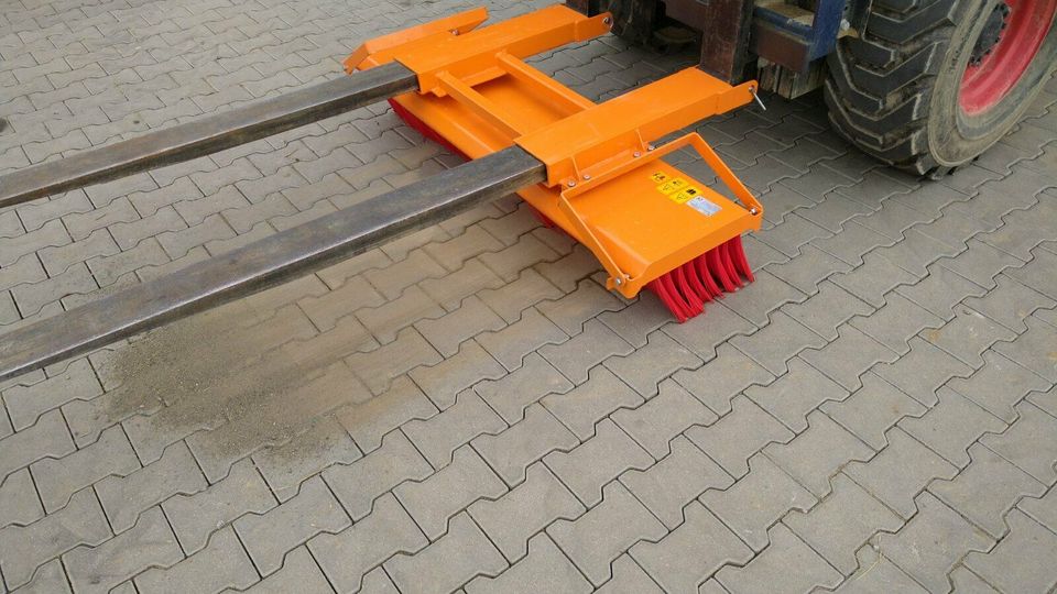 NEU Kehrbesen für Stapler Staplerkehrbesen Traktor Palettengabel in Rehborn