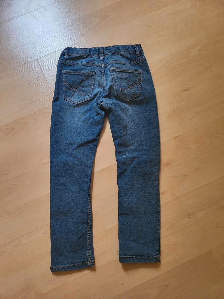 kurze Hosen, Jogginghose (alle 100% Baumwolle) und Jeans Gr. 134 in Falkensee