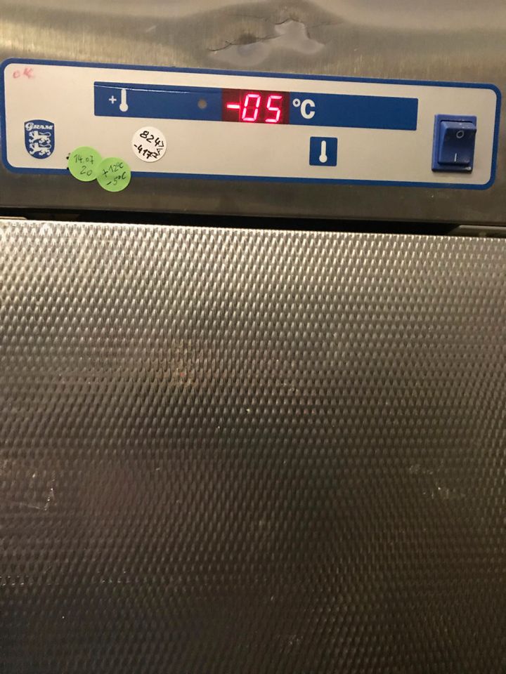 Kühlschrank;Gram-Sahne Klimaschrank-fahrbar-Backbleche 400 x 600 in Saarbrücken