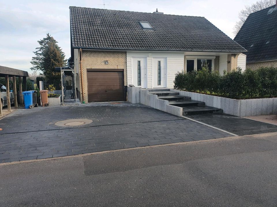 Pflasterarbeiten Beton Steine Maschine Verlegung Gartenwege in Tornesch