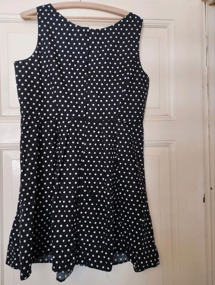 Kleid, schwarz mit weißen Punkten in Lüneburg
