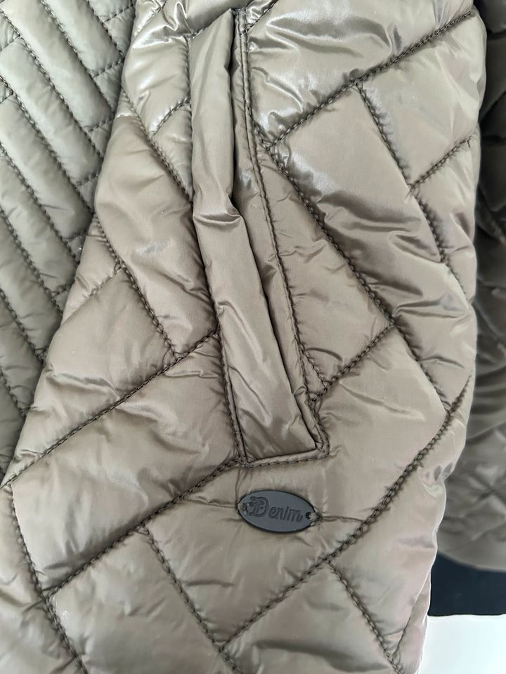 Tom Tailor kurze Steppjacke Olive grün Größe XL Damen in Cloppenburg