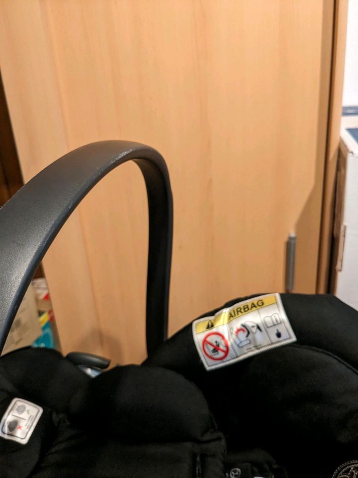 Babyschale Cybex Cloud Z + i-Size mit Liegefunktion und Fußsack in Neumagen-Dhron