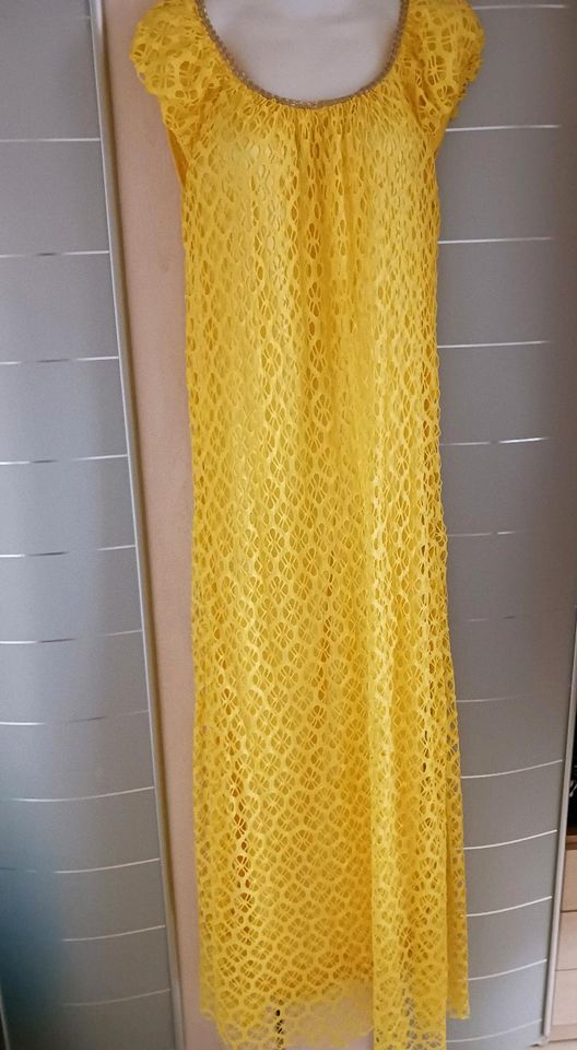 Langes gelbes Damen-Funktionskleid in festlicher Größe in Schwandorf