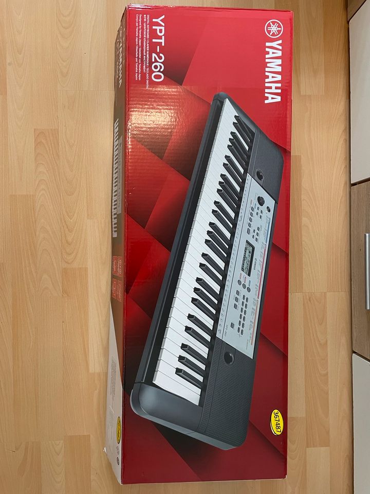 Yamaha Keyboard YPT-260 in Magdeburg