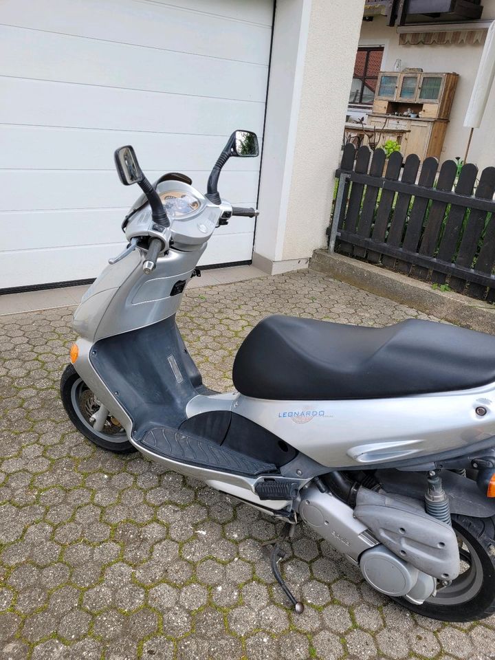 Aprilia Roller Leonardo 125 mit neuem Tüv und neuen Reifen in Regensburg