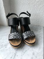 Schwarz weiß gemusterte Sandalen mit Keilabsatz von Deichmann Baden-Württemberg - Aalen Vorschau