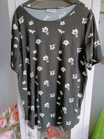 Shirt schwarz mit Blumen Köln - Porz Vorschau