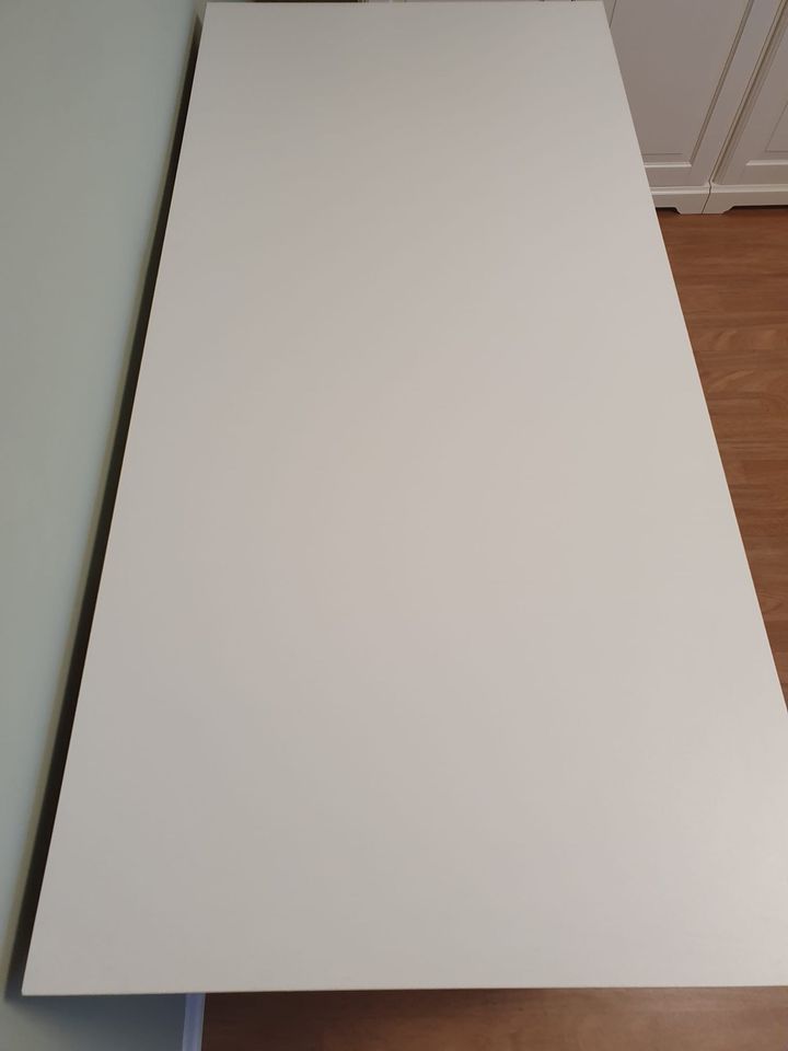 Schreibtisch weiß 136x63cm in Bielefeld
