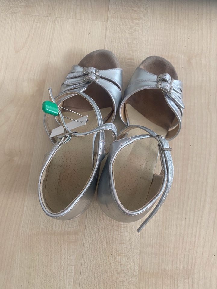 Tanzschuhe Kindertanzschuhe gr. 21,5 (22 cm) in Neuss