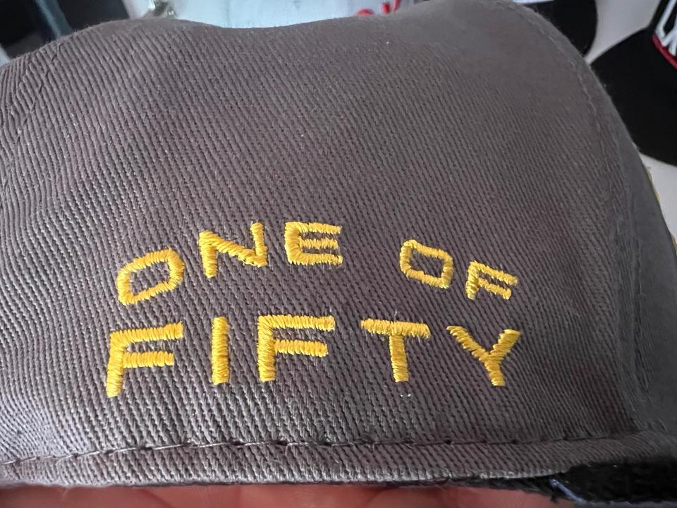 FLGNTLT Snapbacks 4 Stück Caps + limitierte Carbon Genetics Cap in Arberg