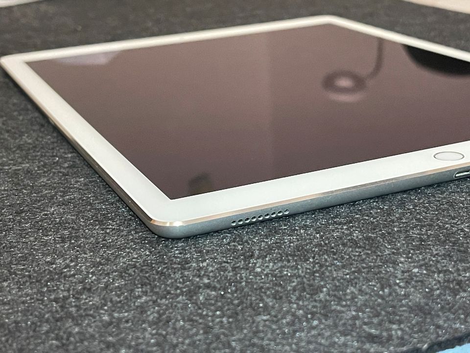 Apple iPad Pro 12.9 WiFi - silber - mit OVP und Netzteil in Hartmannsdorf