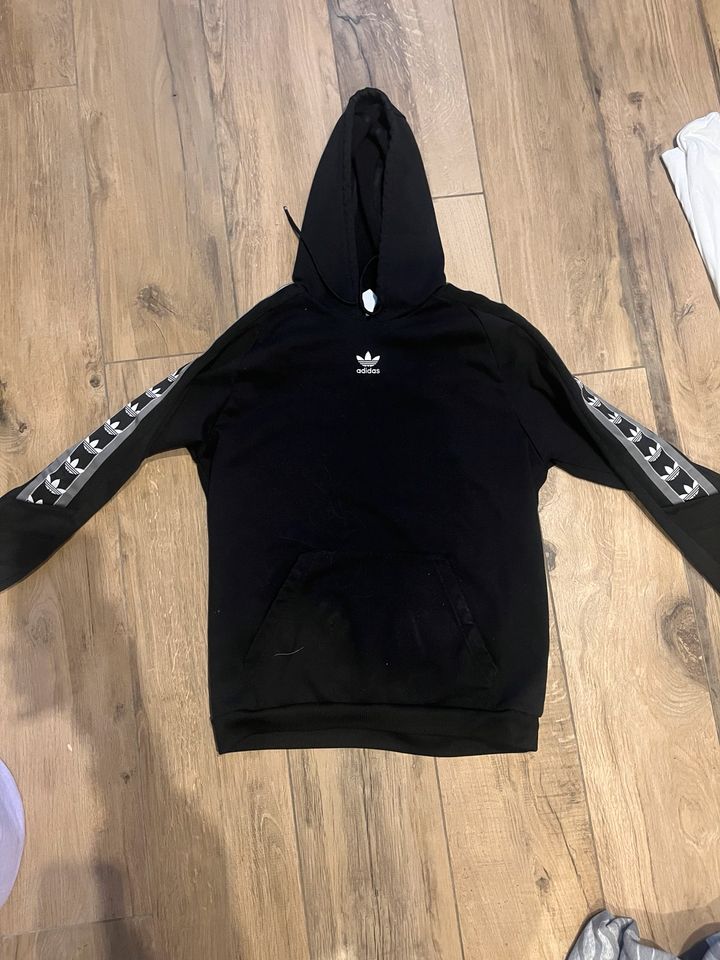 Adidas hoodie in Mohlsdorf