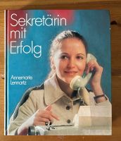 Sekretärin mit Erfolg - Buch - von 1971 - Antiquariat Hessen - Bensheim Vorschau
