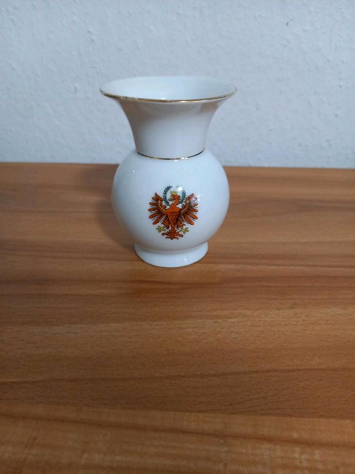 Kleine Vase Höhe ca. 10 cm in Oetzen