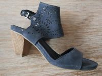 Jette Joop Sandalen Schuhe Wildleder grau neuwertig Gr.40 Niedersachsen - Buxtehude Vorschau