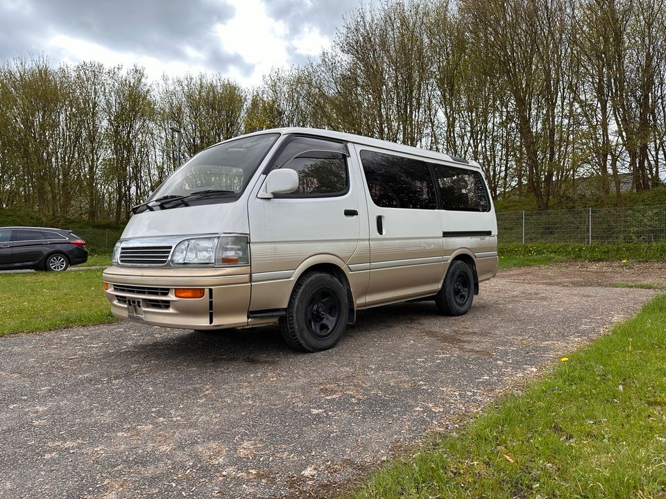 Toyota Hiace Super Custom Limited in Bad Oldesloe