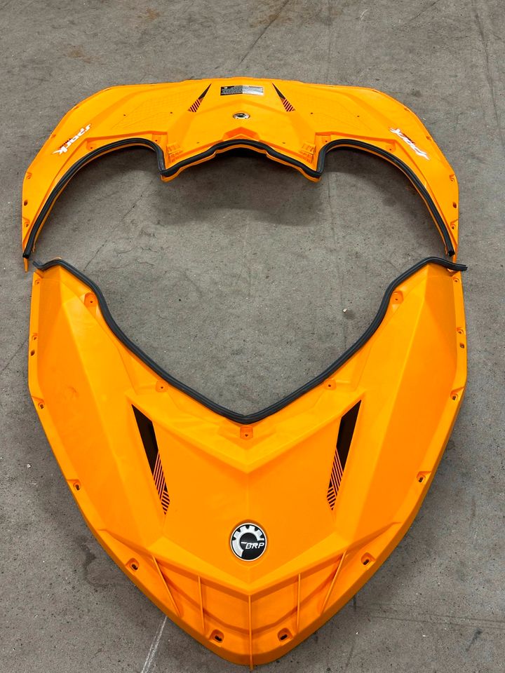 Sea-Doo Spark Deck/Hull Orange/Yellow in Neukirchen-Vluyn