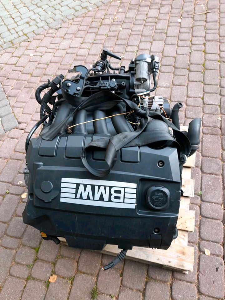 BMW E82 E87 E90 E91 116i N43B16A 1.6 MOTOR KOMPLETT in Hennigsdorf