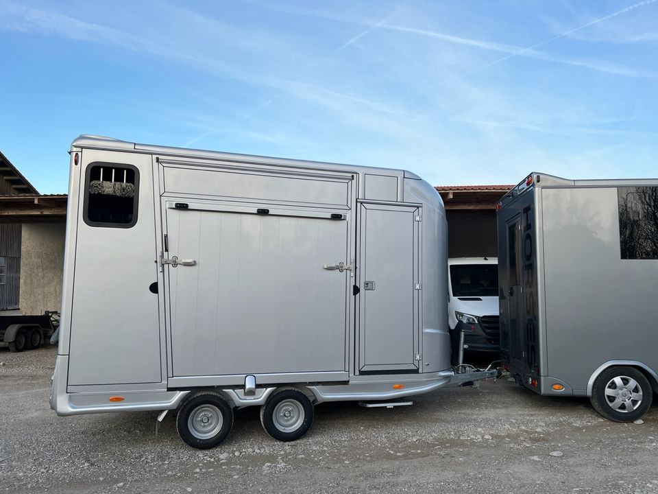 ANHÄNGER 2-Pferdetransporter mit Seitenrampe und Hecktür Kabine in Vaterstetten