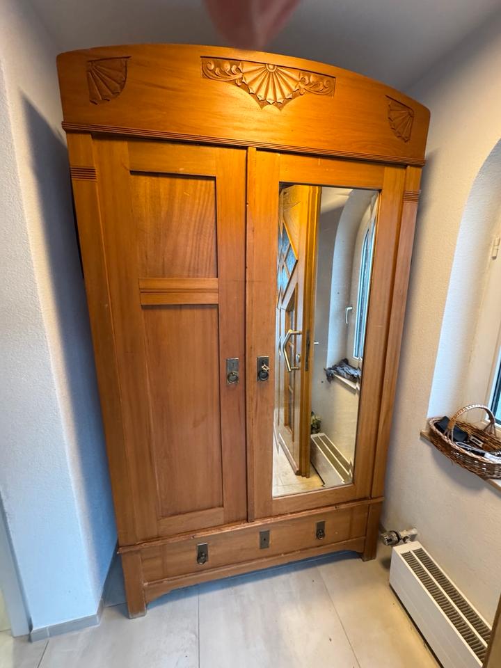Kleiderschrank Jugendstil Gründerzeit Jahrhundertwende antik in Tuttlingen