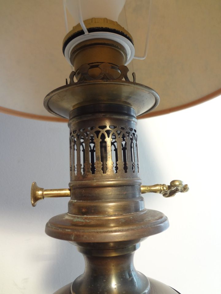 Antike franz. elektr. Lampe wie Petroleumlampe ca. 30 -50er Jahre in Linden