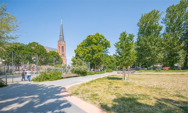 EXKLUSIVE 2-ZI.-WOHNUNG mit großem Sonnenbalkon - IN TOPMODERNISIERTEM ALTBAU - nur 100m zur Spree! in Berlin