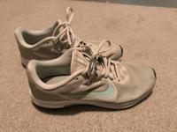 Sportschuhe Sneaker Damen Nike weiß Gr. 41 Bayern - Ingolstadt Vorschau