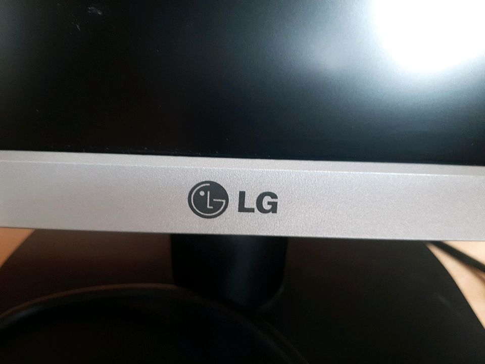 19" Zoll Monitor von LG in Gernsheim 