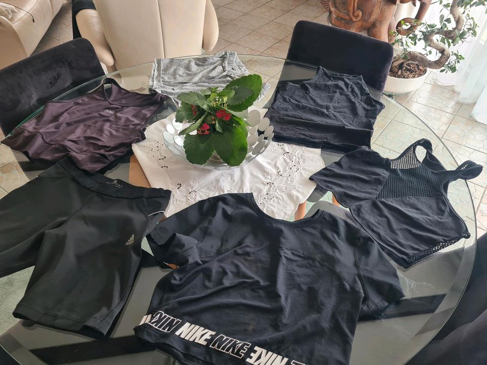 Sport Paket 38 nike adidas  schwarz croptop in Leipzig