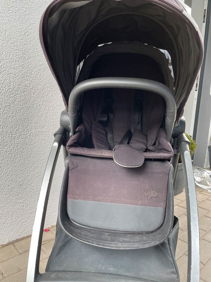 gut erhaltener und stylischer 3in1 Kinderwagen NP: 1.270 € in Leipzig