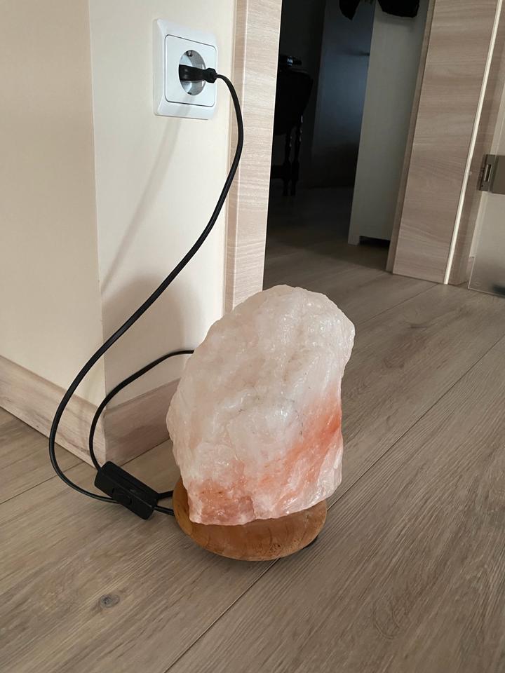 Elektrische Salzkristall-Lampe für ein wunderschönes Licht in Biebergemünd
