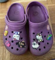 Crocs mit pins gartenschuhe gr. 10/11 Bayern - Königsbrunn Vorschau