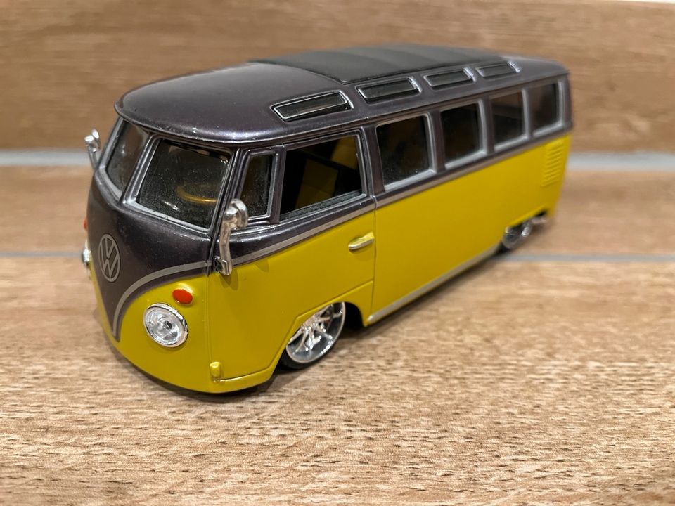 Maisto VW T1 Bus GRidez Bulli Bugz Allstars Samba 1:25 in Wustermark