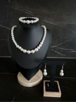 Perlenkette Perlenohrringe Set Bijou Brigitte Neu Perlenarmband Hessen - Bad Vilbel Vorschau