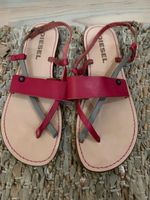 Diesel Sandalen Zehentrenner Leder Magenta Gr. 39 Wandsbek - Hamburg Rahlstedt Vorschau