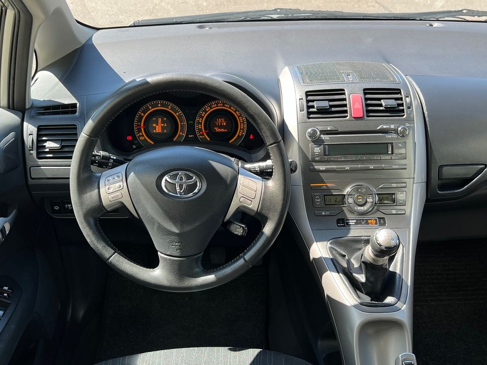 Toyota Auris 1,6 | 1 HAND | VOLLAUSSTATTUNG | TÜV NEU | 51000KM in Chemnitz