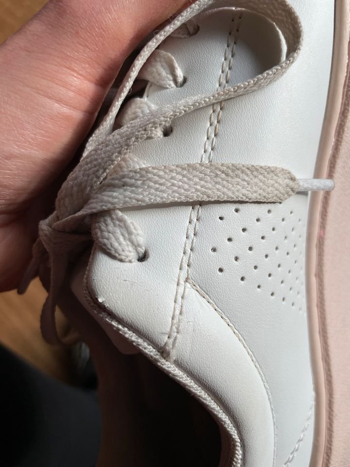 FILA Sneakers Weiß rosa flacher Absatz 39 in Hamburg