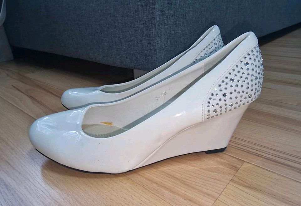 Damen Pumps Keilabsatz Schuhe Gr. 41 weiß Strass in Tuttlingen