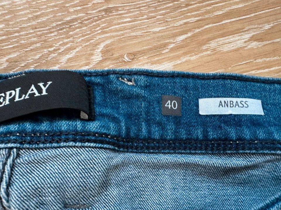 Replay Anbass Herren Jeans Größe 40 in Osnabrück