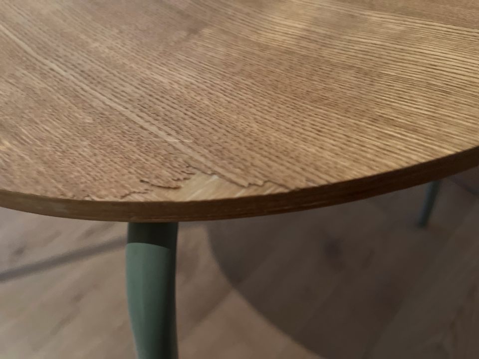 Stuhl aus Holz in Merzig
