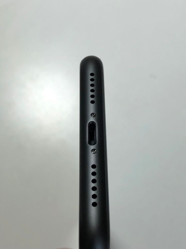 Apple iPhone 11 64Gb schwarz Simlock frei in München
