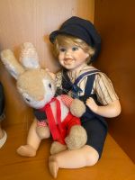 Porzellan Puppe Porzellanpuppe Figur kleiner Junge mit Hase Schleswig-Holstein - Laboe Vorschau