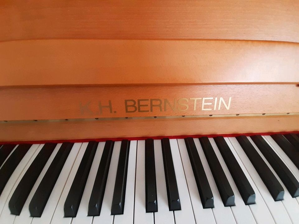 Klavier von Bernstein in Dautphetal