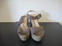 Unisa Sandalen Pumps Gr. 39 Keilabsatz schlamm Absatz 11 cm Nordrhein-Westfalen - Grevenbroich Vorschau