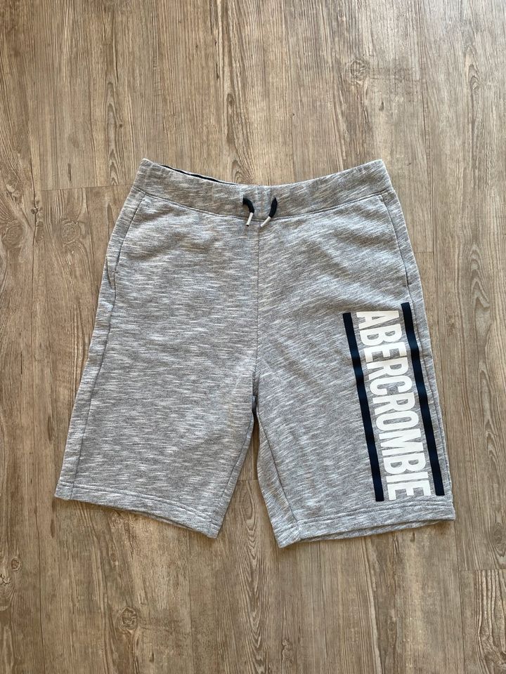 ABERCROMBIE & FITCH Shorts Jungs Gr. 15/16 grau in Bendestorf