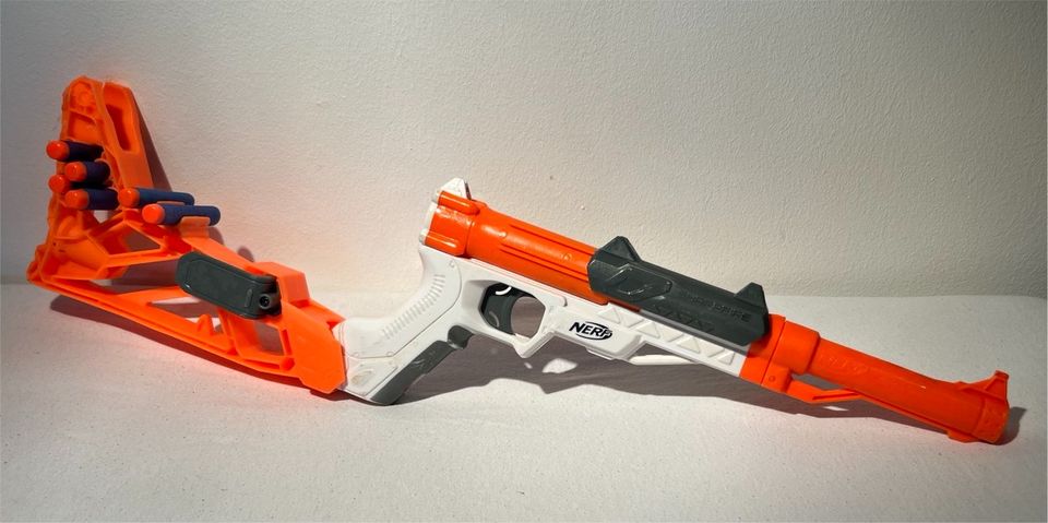 Nerf Sammlung - Riesiges Bundle mit 13 Waffen inklusive Munition in Meerbusch