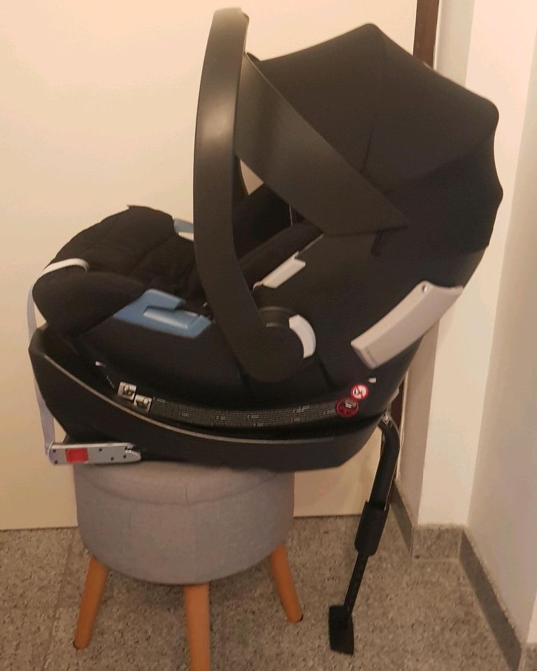 Cybex Babyschale und Basisstation (ATON 5 Gold und Base 2-fix) in Hamburg